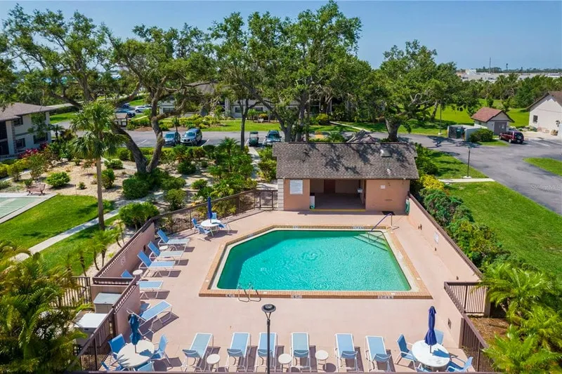 Oak Forrest Condominiums