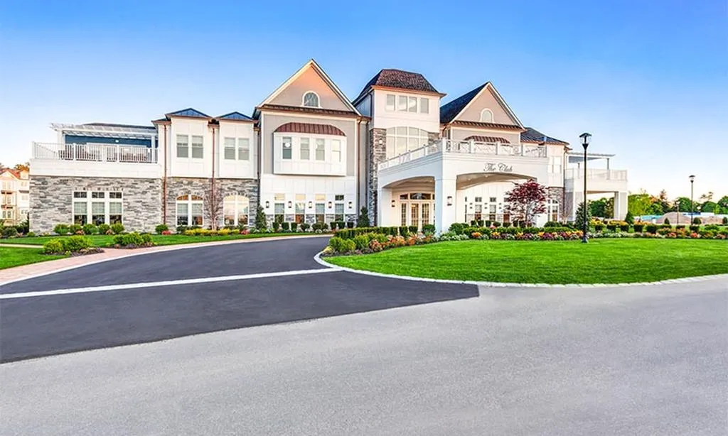 Country Pointe Plainview