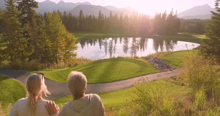Living on a Golf Course: Pros and Cons for 55+ Homebuyers
