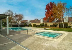 Pool & Jacuzzi