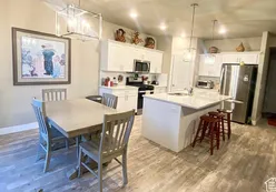 Kitchen & Dining