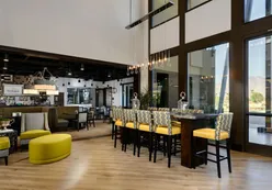Restaurant & Bar