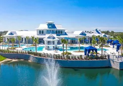 Outdoor Resort-Style Pool