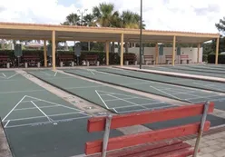 8 Shuffleboard Courts