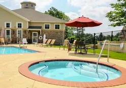 Outdoor Pool & Spa