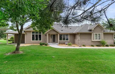 W240N2365 E PARKWAY MEADOW CIR A, PEWAUK..., Pewaukee, WI 53072