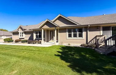 N21W24303 E PARKWAY MEADOW CIR B, PEWAUK..., Pewaukee, WI 53072