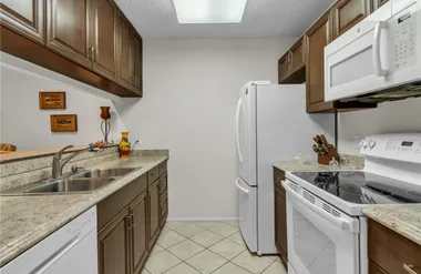9 PLANTATION DR 102, VERO BEACH, FL, 329..., Vero Beach, FL 32966
