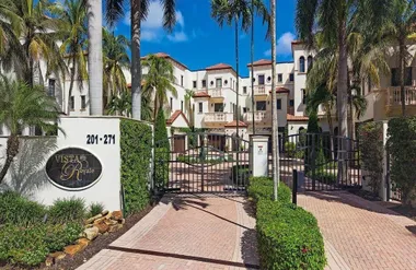 221 HARBOUR DR 6, NAPLES, FL, 34103, Naples, FL 34103