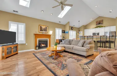 20 Chaucer Cir, Manchester, NJ 08759