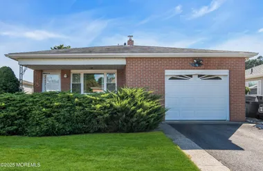 7 Tijuana Ct, Toms River, NJ 08757