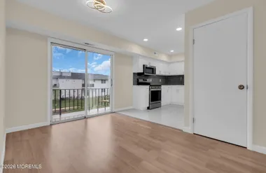 10 MAINE CT 734, MATAWAN, NJ, 07747, Matawan, NJ 07747