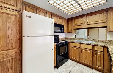 10330 W THUNDERBIRD BLVD A303, SUN CITY,..., Sun City, AZ 85351