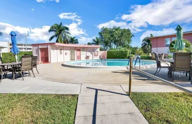 11 GOLFS EDGE E E, WEST PALM BEACH, FL, ..., West Palm Beach, FL 33417