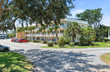 213 WELLINGTON E, WEST PALM BEACH, FL, 3..., West Palm Beach, FL 33417