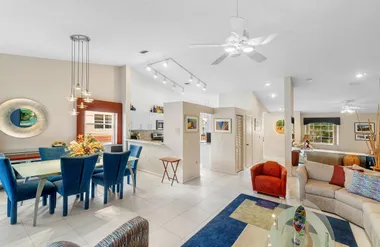 9829 SEACREST CIR 202, BOYNTON BEACH, FL..., Boynton Beach, FL 33437