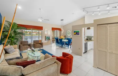 9829 SEACREST CIR 202, BOYNTON BEACH, FL..., Boynton Beach, FL 33437