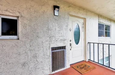 9500 N HOLLYBROOK LAKE DR 301, PEMBROKE ..., Pembroke Pines, FL 33025