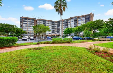 1100 ST CHARLES PL 3, PEMBROKE PINES, FL..., Pembroke Pines, FL 33026