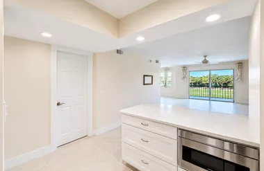 9411 N HOLLYBROOK LAKE DR 310, PEMBROKE ..., Pembroke Pines, FL 33025