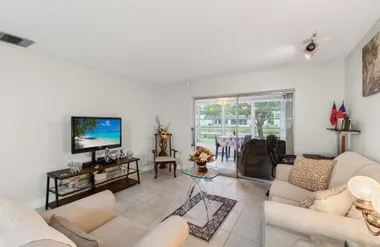 136 LAKE REBECCA DR, WEST PALM BEACH, FL..., West Palm Beach, FL 33411