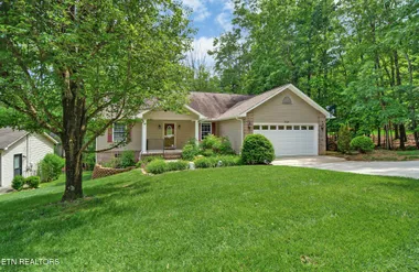348 Lakeview Dr, Crossville, TN 38558