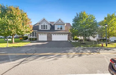 60 Saratoga Ct, Somerset, NJ 08873