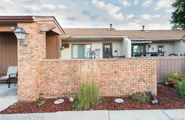 25106 JEFFERSON CT 4, SOUTHLYONCITY_OAKL..., Southlyoncity_oakland, MI 48178