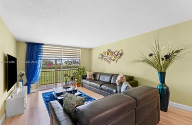 9820 S HOLLYBROOK LAKE DR 208, PEMBROKE ..., Pembroke Pines, FL 33025