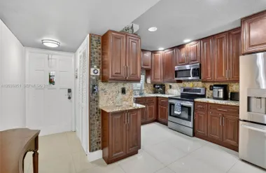 8941 S HOLLYBROOK BLVD 205, PEMBROKE PIN..., Pembroke Pines, FL 33025