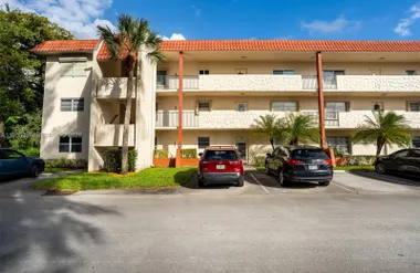 150 S HOLLYBROOK TER 208, PEMBROKE PINES..., Pembroke Pines, FL 33025