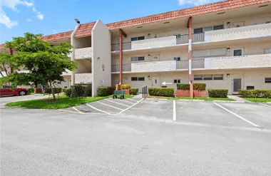 811 S HOLLYBROOK DR 105, PEMBROKE PINES,..., Pembroke Pines, FL 33025