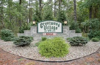 Crestwood Village 6