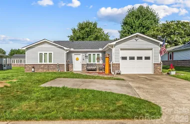 141 DERBYSHIRE DR, HENDERSONVILLE, NC, 2..., Hendersonville, NC 28792