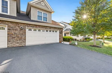 60 Saratoga Ct, Somerset, NJ 08873