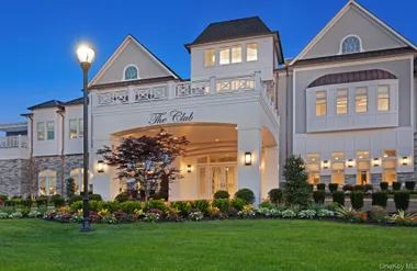 31201 SPRUCE POND CIR, OYSTER BAY, NY, 1..., Oyster Bay, NY 11803