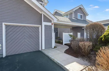 290 W MIDLAND POND CT 290, BROOKHAVEN, N..., Brookhaven, NY 11955