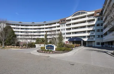 100 HARBORVIEW DR 301, NORTH HEMPSTEAD, ..., North Hempstead, NY 11050