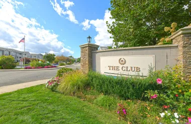 212 CLUBHOUSE CIR 212, HUNTINGTON, NY, 1..., Huntington, NY 11747