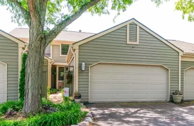 525 WHITE OAK LN 26525, LAKE BARRINGTON,..., Lake Barrington, IL 60010