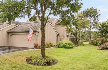 862 OAK HILL RD 504, LAKE BARRINGTON, IL..., Lake Barrington, IL 60010