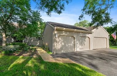 1290 OAK HILL RD B, LAKE BARRINGTON, IL,..., Lake Barrington, IL 60010