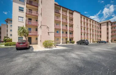 4015 LAKE BAYSHORE DR 108, BRADENTON, FL..., Bradenton, FL 34205