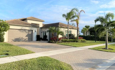 Valencia Cay at Riverland