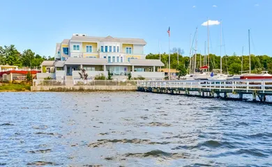 Knickerbocker Bay Club - Port Washington, NY