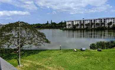 Bayshore on The Lake Condominiums