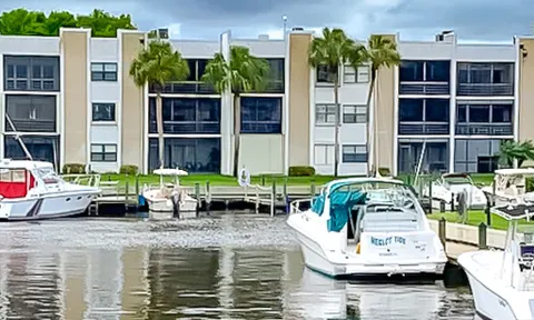 Circle Bay Yacht Club - Stuart FL