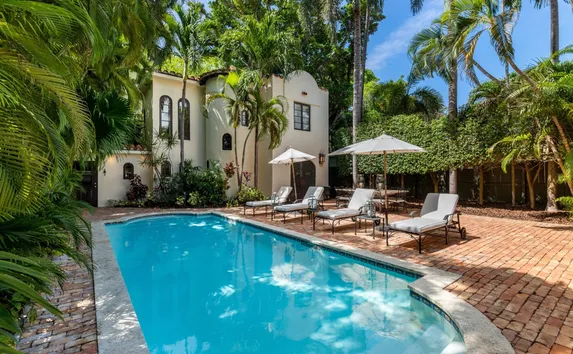 Backyard of a modern house with a swimming pool in Florida.