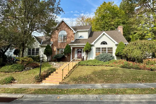 202 NORWEGIAN WOODS DR