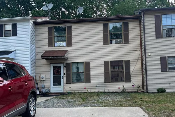 135 HAMPSHIRE RD